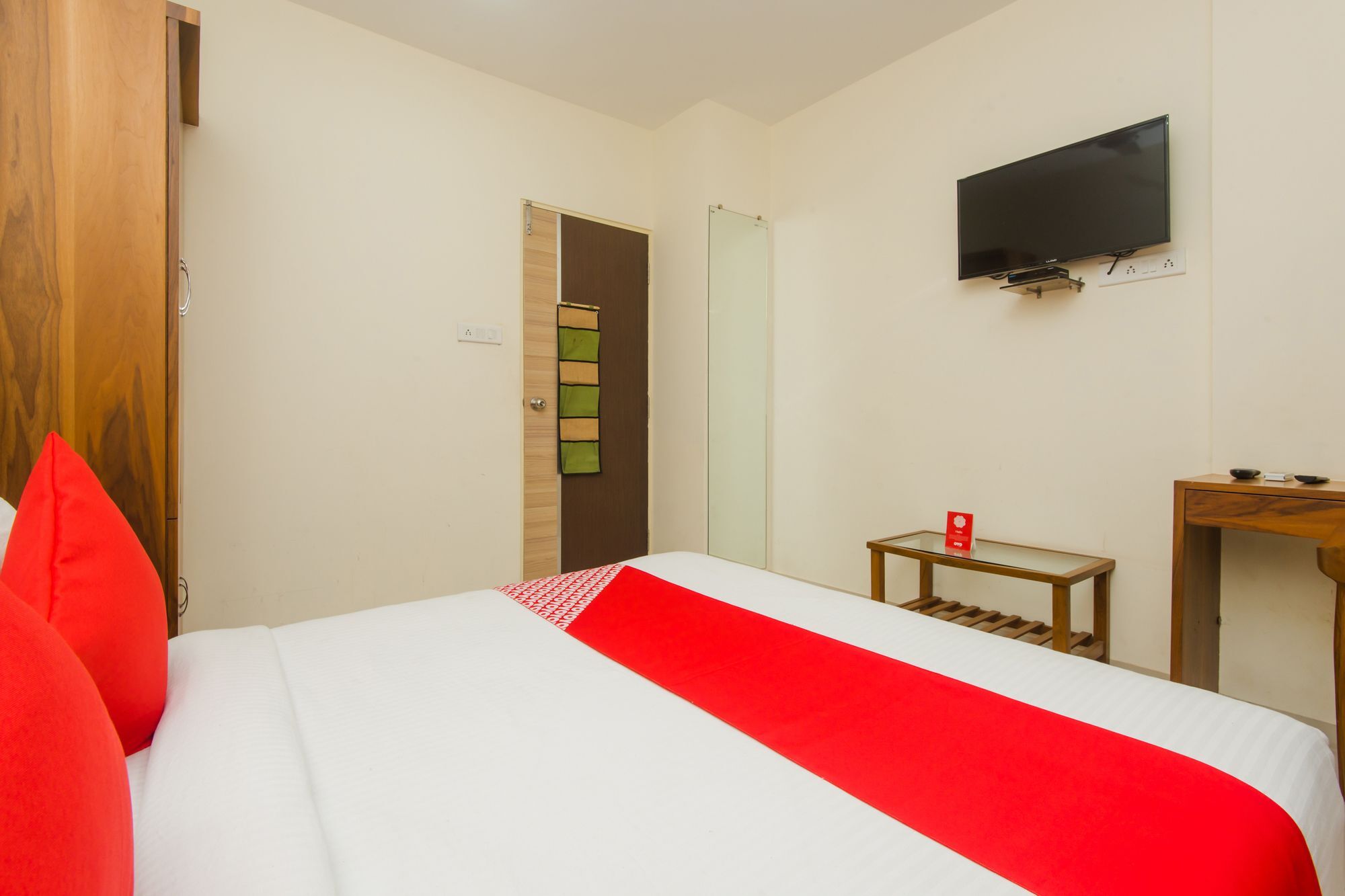Oyo 11441 Hotel Blue Bells Residency Mumbai Bagian luar foto