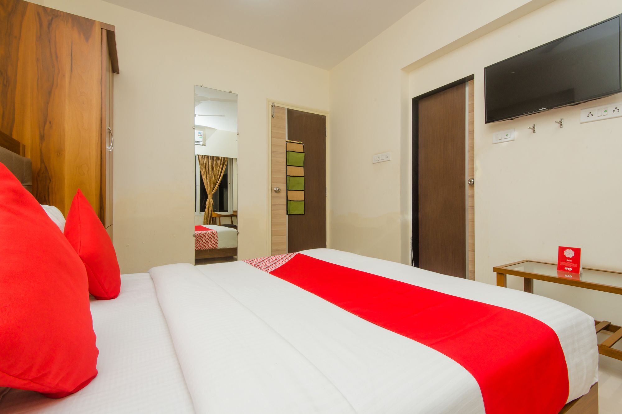 Oyo 11441 Hotel Blue Bells Residency Mumbai Bagian luar foto