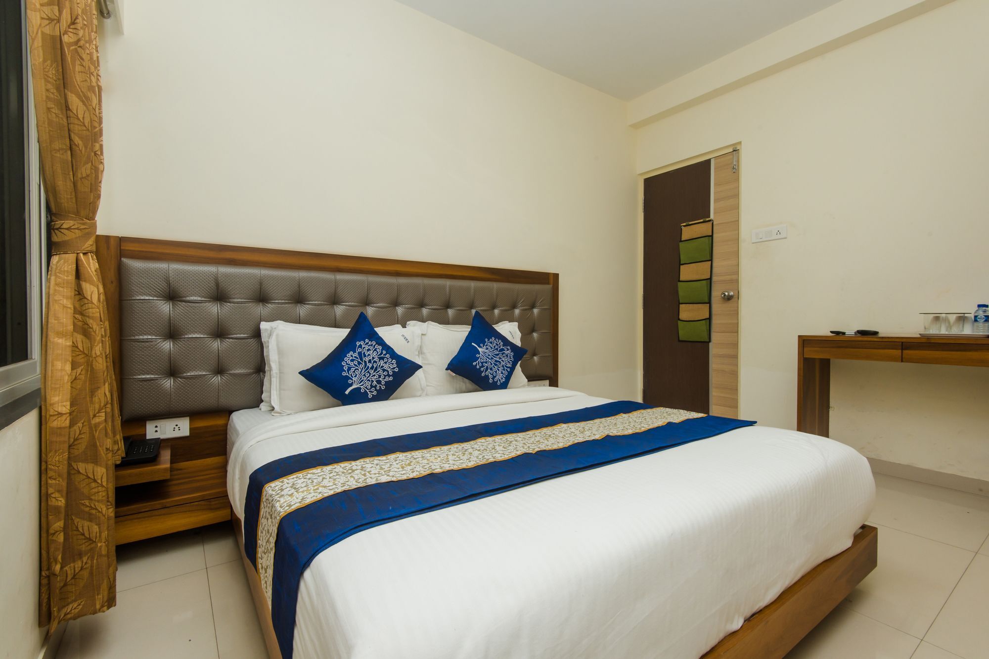 Oyo 11441 Hotel Blue Bells Residency Mumbai Bagian luar foto