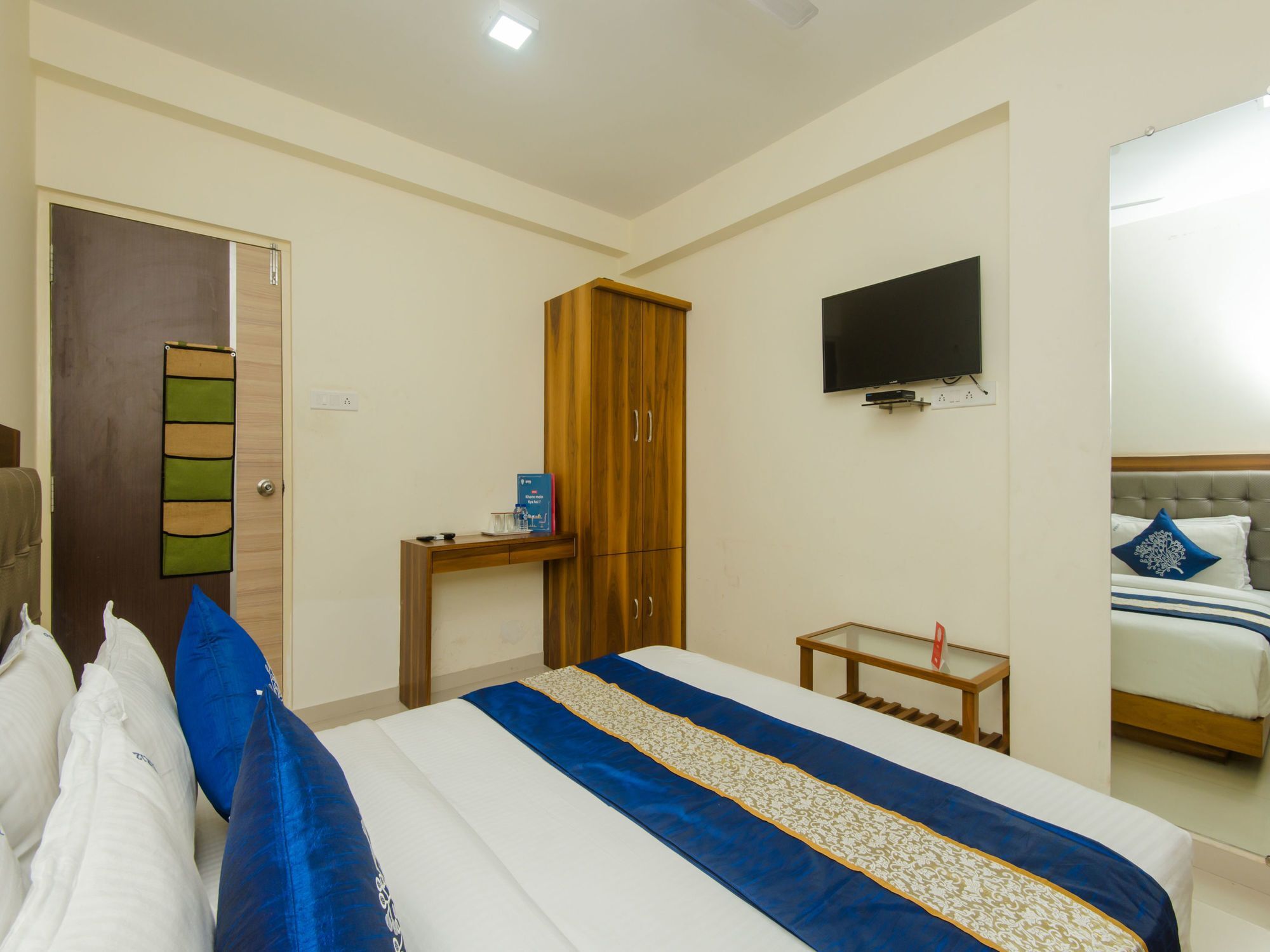 Oyo 11441 Hotel Blue Bells Residency Mumbai Bagian luar foto