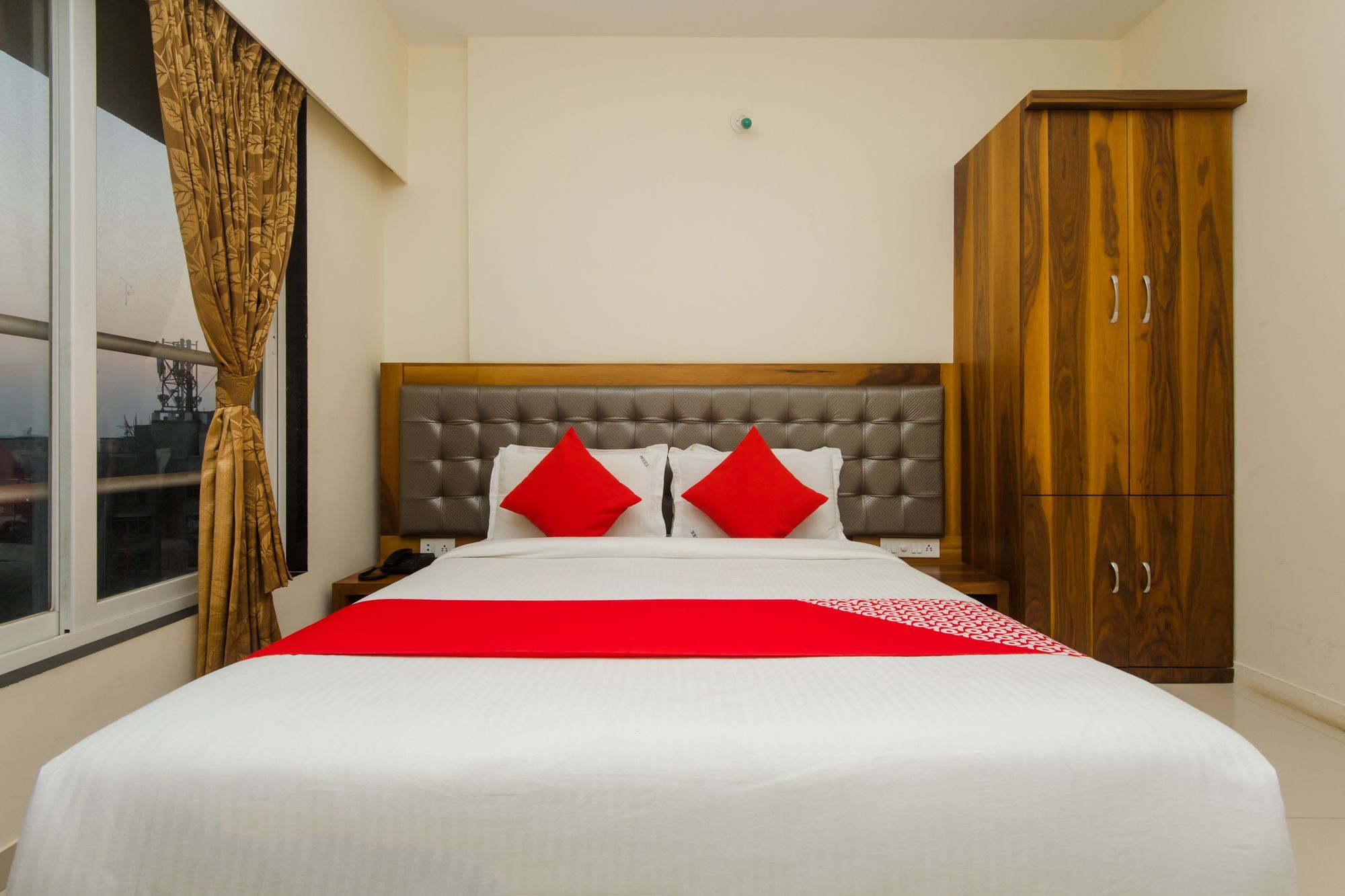 Oyo 11441 Hotel Blue Bells Residency Mumbai Bagian luar foto