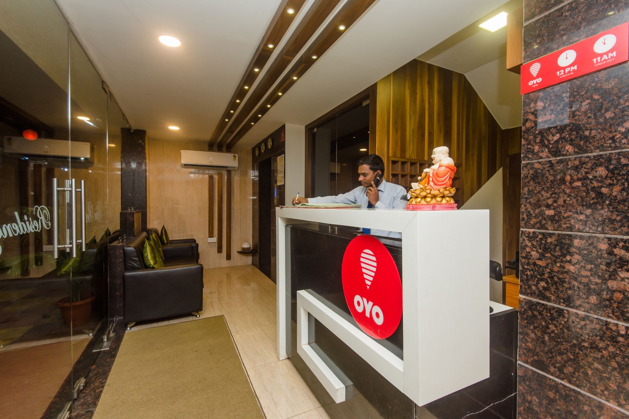 Oyo 11441 Hotel Blue Bells Residency Mumbai Bagian luar foto