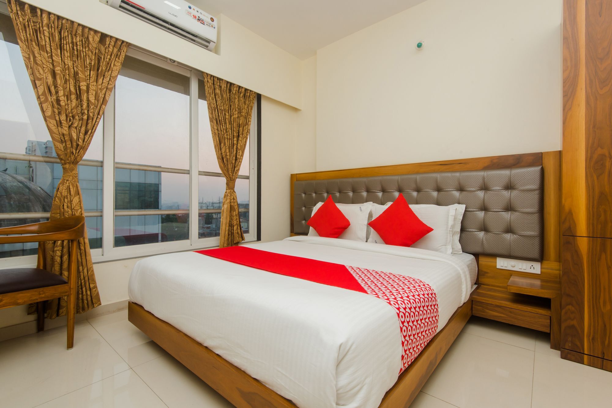 Oyo 11441 Hotel Blue Bells Residency Mumbai Bagian luar foto