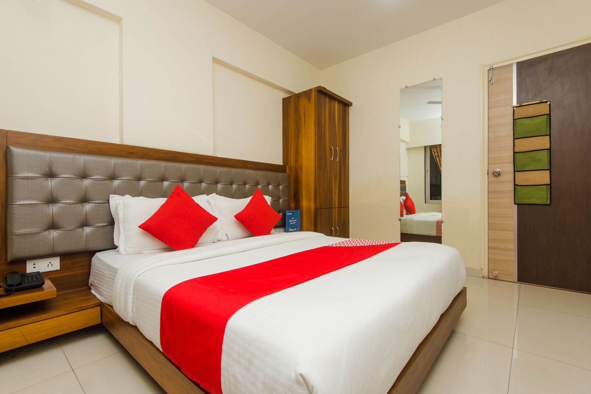 Oyo 11441 Hotel Blue Bells Residency Mumbai Bagian luar foto